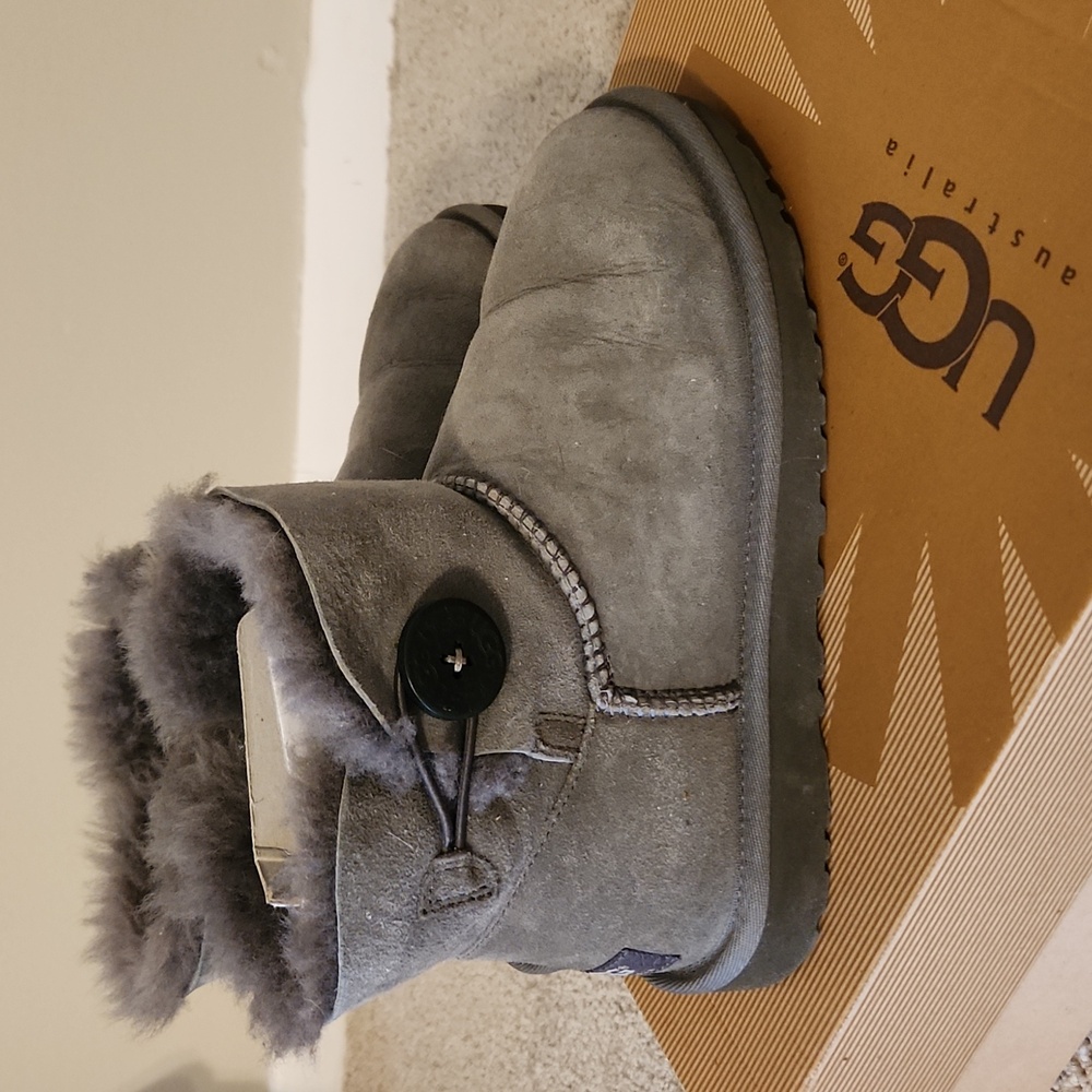 UGG Mini Bailey Button II Boot Gray Size 7